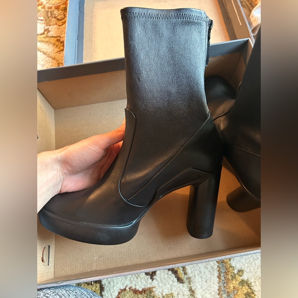 Ecco booties - Picture 2 of 10